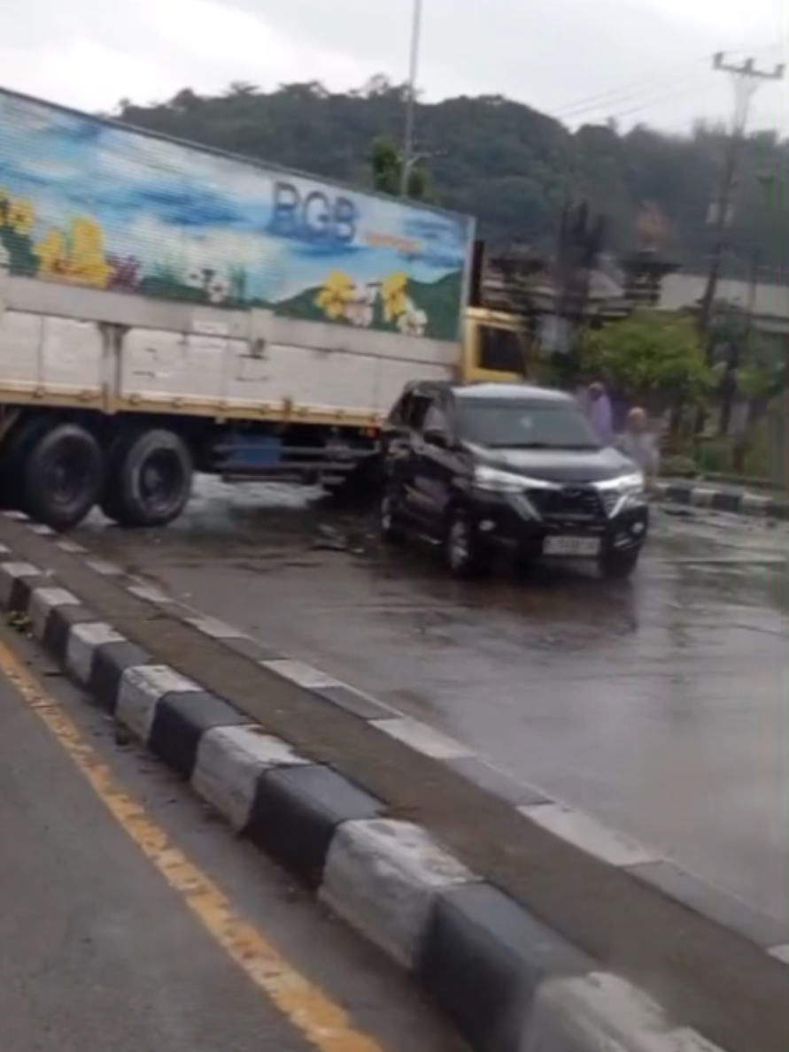 info sore ini jalur bawen ke semarang di alihkan masuk toll🤝