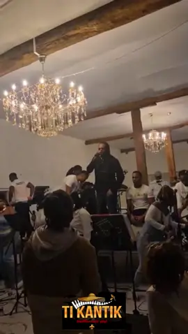 UN GRAND MERCI À TOUTE L’ÉQUIPE TI KANTIK POUR L’INVITATION ET LE PARTAGE.  UN GROUPE QUI DÉCHIRE, UNE PRÉSIDENTE AU TOP , BELLE ÉNERGIE 👏🏾👏🏾👏🏾 BiZouK 😽 DADOU DU GROUPE MADINN’NWEL  #KIMOUNKILA? @Tikantik97_⚜️ 