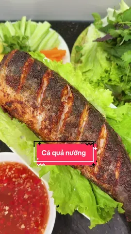 không nghĩ làm cá nướng theo cách này cá lên màu đẹp thịt mềm ẩm ngấm gia vị , ở chỗ các bác thì gọi cá này là cá quả hay là cá sộp #lacluoichamchi #sotuopthitnuong #monngonmoingay #homnayangi 