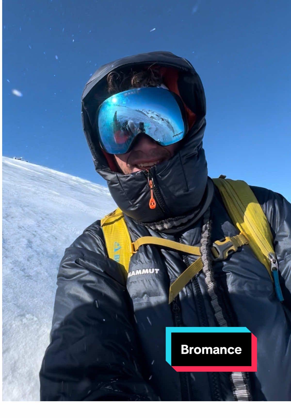 Sharing with him of course🙌🏼 #dogtok #bromance #naturetok #sharing #whiteswissshepherd 