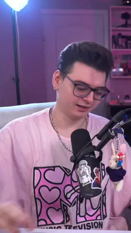 А как ты смотришь аниме ? #аниме #анименавечер #атакатитанов #хвостфеи #ванпис 