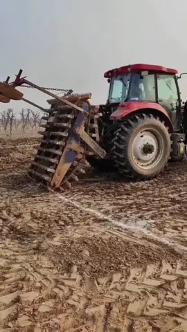 เครื่องปรับปรุ่งโครงสร้างดินให้มีความร่วนซุยและสมบูร์ในระดับลึก ก่อนการปลูกพืช