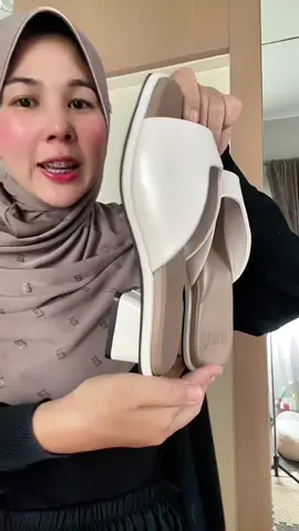 #รองเท้า #รองเท้าแฟชั่น #รองเท้าผู้หญิง #รองเท้าส้นสูงใส่สบาย #รองเท้าส้นสูง 