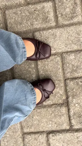 parah kalo ga pengen co #flatshoes #flatshoeskuliah #flatshoeskerja #flatshoescantikk #flatshoescewek 