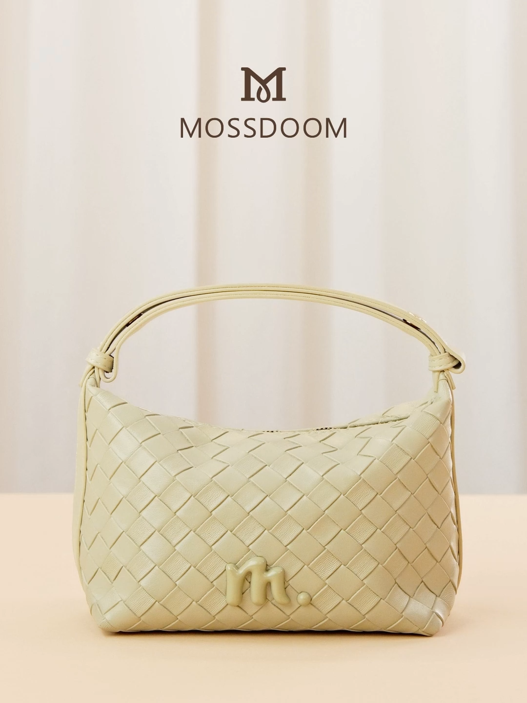 กระเป๋าลายสานสุดคลาสสิค แต่มีเสน่ห์ และความเก๋ในตัว ขนาดใบเล็กและน้ำหนักเบา จุของสำคัญของสาวๆได้เพียงพอต่อการออกไปใช้ชีวิตนอกบ้านได้อย่างดี#กระเป๋าครอสบอดี้ #กระเป๋าสวย #แฟชั่น #รีวิว #bag #mossdoom #กระเป๋าสะพายข้าง #คลาสแฟชั่น #กระเป๋าแฟชั่น #กระเป๋า #รีวิวกระเป๋า