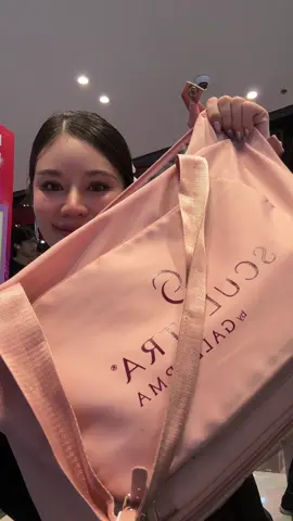 What's in ISUZU Lady bag 💕✨