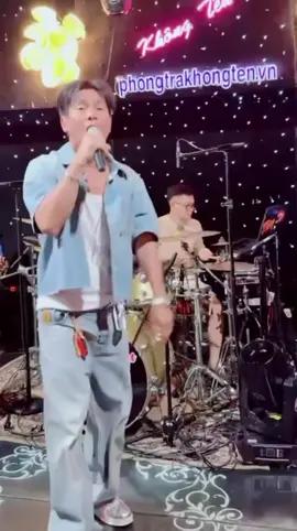 Có bao giờ em ngồi lại một mình mĩm cười cho quá khứ...!!!#lamhung281077 #xuhuongtiktok #nhactamtrangbuon 