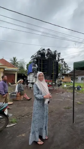 Diluar nurul Dari soleha ke solsepatu #pesonagondanglegi2025 #gondanglegi #karnavalgondanglegi 