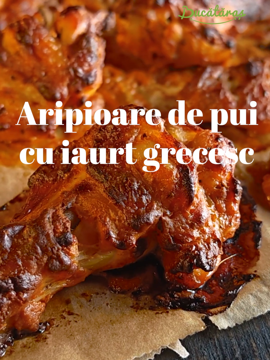 ♨🍗 Aripioare de pui cu iaurt grecesc, absolut delicioase. Ies atât de fragede și aromate, încât vor deveni preferatele casei. 👌 Ai nevoie de doar câteva ingrediente și condimente și le poți savura alături de garnitura preferată sau o salată. 😋 Ingrediente: 1 kg aripioare de pui 300 g iaurt grecesc 50 ml ulei de măsline 1 lingură miere 1 lingură pastă de tomate 1 lingură muștar oregano, praf de usturoi, boia dulce afumată, chimion, mentă uscată sare și piper Modul de preparare în rețeta video. 👌 ♨️ Rețeta scrisă o găsești și pe www.bucataras.ro Nu uita să dai like, să te abonezi pentru mai multe rețete gustoase și să lași un comentariu cu părerea ta! 🥰 ____________________ #bucataras #bucatarasro #retetebucataras #FoodTok #aripioare #aripioaredepui