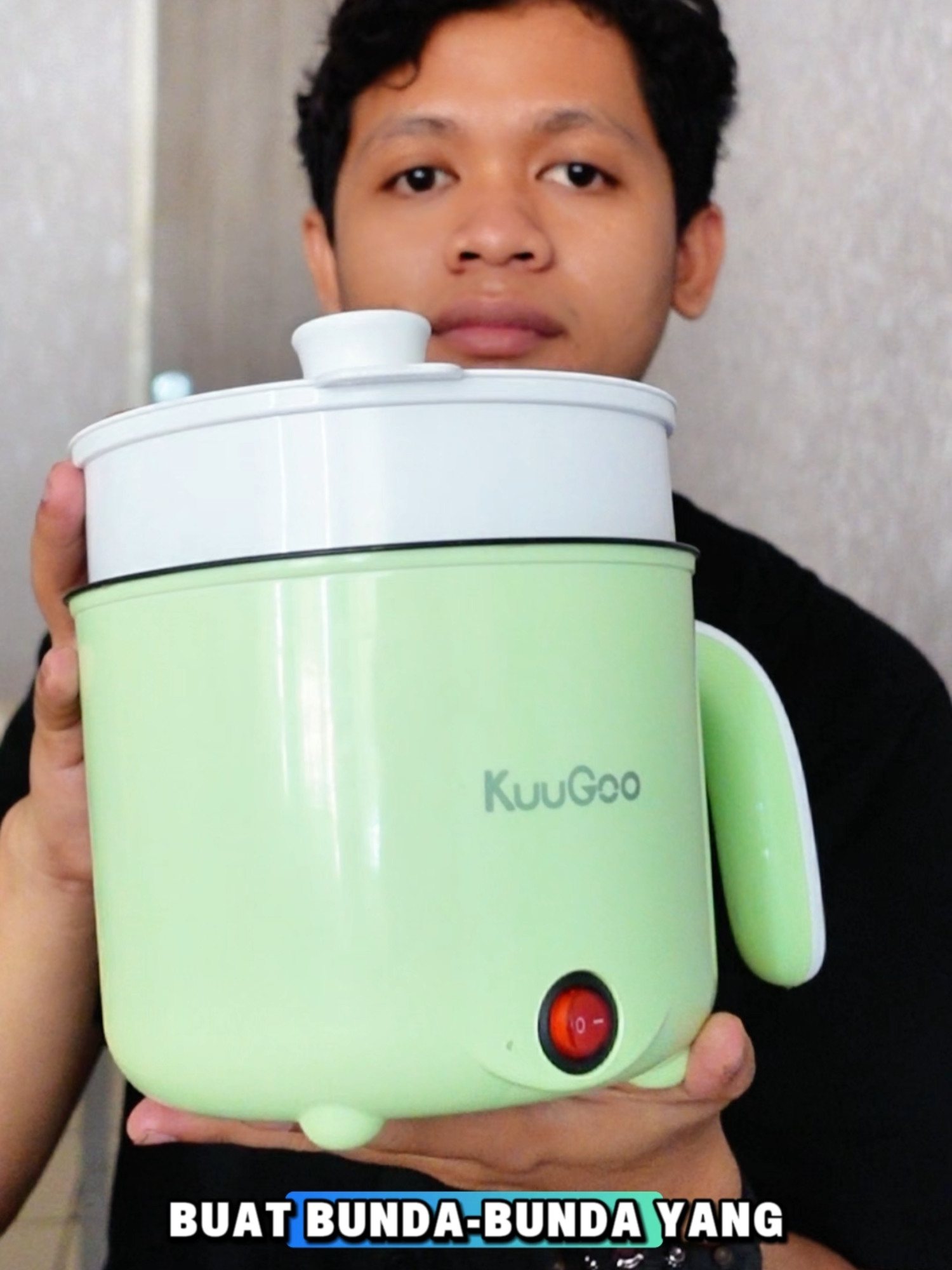 ✨ Masak cepat, praktis, dan hemat listrik? Bisa dong! ✨ Kenalan sama Panci Listrik Kuugoo Hijau 2L dengan gagang samping yang nyaman. Cocok buat masak sayur, mie, tumisan, atau sup hangat untuk keluarga atau anak kost yang ingin masak gampang tanpa ribet. 💚 Praktis, cepat, dan hemat listrik… tinggal klik, masak, dan siap disantap! 🍲🔥 #Kuugoo #PanciListrikKuugoo #MasakPraktis #HematListrik #IbuCerdas #AnakKostHemat #MasakCepat #DapurPraktis #MasakTanpaRibet #KitchenGadget #PanciListrik#LifeHacksDapur #MasakLebihMudah #IdeDapurHemat #MasakMudah #FreshAndNeat #KuugooKitchen #alatdapur #anakkos #dapurbunda #dapur #DailyEssentials #dapurminimalis #anakkost #kuugoo #MemasakMudah #Kuugoo #kuugooindonesia #umkm #panci #pancilistrikserbaguna