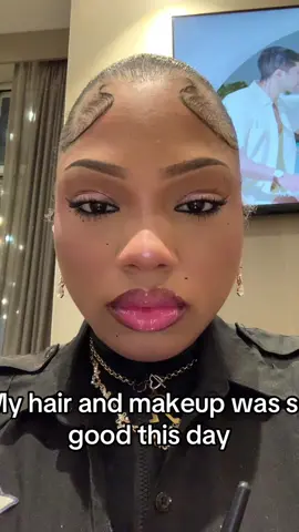 And it’s been soooooo LONG since I wore my natural hair, idk why I keep cutting it😩