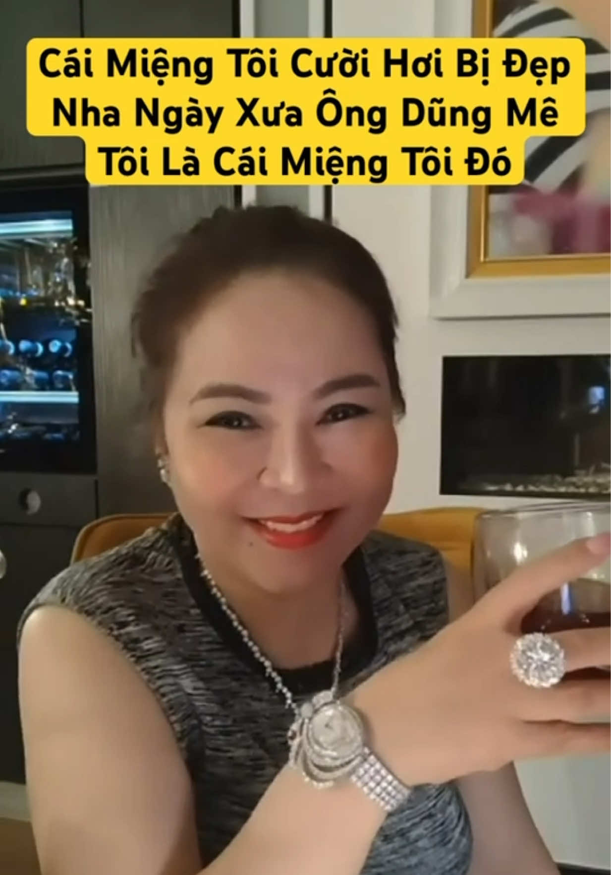 Ngày Xưa Ông Dũng Mê Cái Miệng Tôi Lắm Nha, Giờ Ổng Hết Mê Rồi #christinanguyen #nguyenphuonghang  @chritinanguyen 