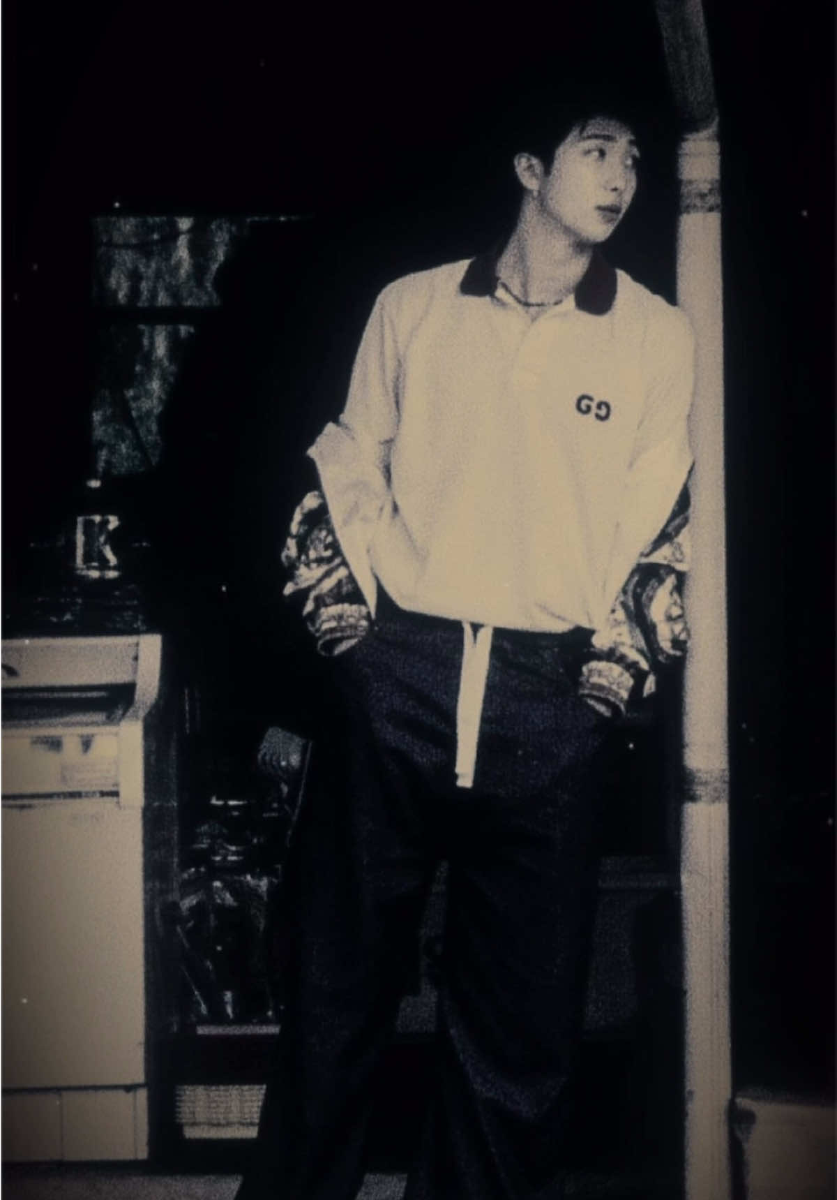 : thằng làm em buồn có đẹp bằng anh không? #namjoon #rm #tnvbt 