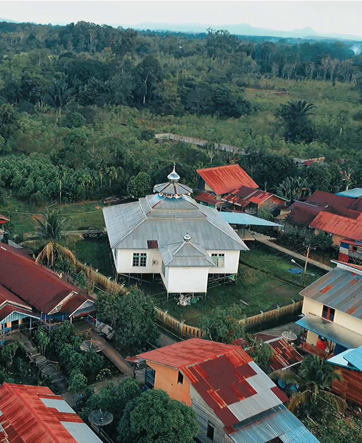 Tepian Sungai Kapuas Tanjung Jati #kapuashulu #putussibau #tanjungjati #kedamin #kalimantanbarat 
