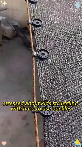 Taking your pup to the park? This lightweight buckle secures a pet sunshade to their crate or playpen. Easy to attach, keeps your furry friend cool. Happy pet, happy owner!” #PetEssentials #SunshadeBuckle #PetOutdoor #UVProtection #DogMomDad  Chinese Transla