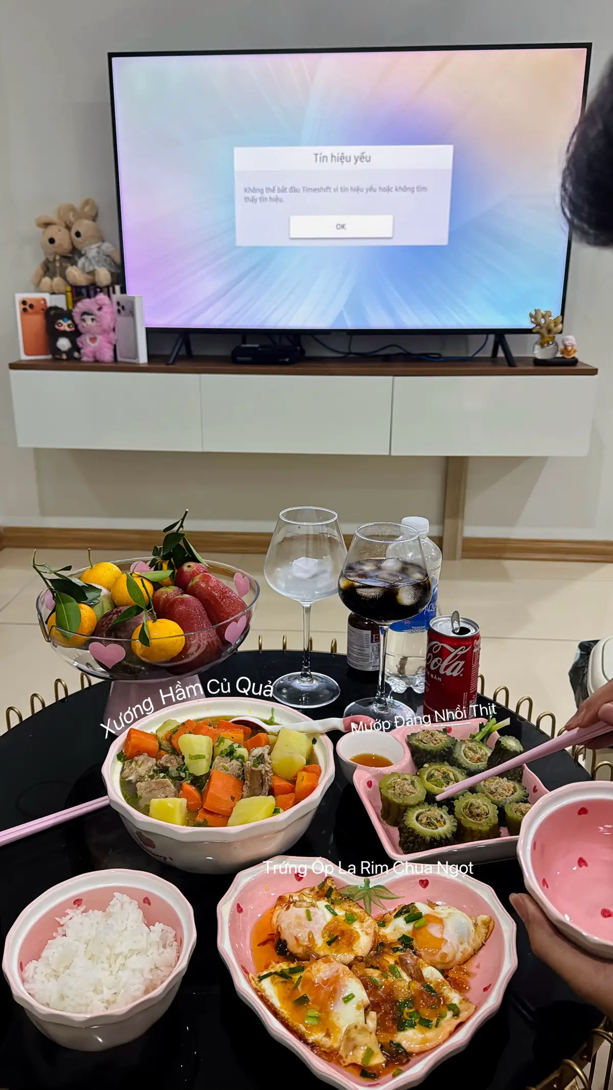 Có những lời nói không nghe sẽ tốt hơn, có những chuyện không biết sẽ bình yên hơn, có những người không gặp sẽ nhẹ lòng hơn. Chỉ mong sao chặng đường còn lại có thể an yên mà sống, đi chậm lại, hi vọng vừa đủ, điều gì xứng đáng thì giữ, điều gì không xứng đáng thì buông bỏ đi 🍃