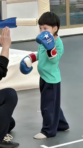baby ian and mingyu boxing🥊 #kimmingyu #mingyu #babyian #hiccup 