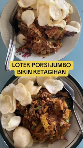 Lotek porsi jumbo yang rasanya enak dan harganya terjangkau. Wajib coba buat yang suka lotek👌🏻 📍 Warung Soto & Lotek Bu Atun Jl. Desa Mandungan, Area Sawah, Sidoagung, Godean, Sleman, DIY #LotekJogja #KulinerJogja #ReviewMakanan #Godean #jogjakuliner 