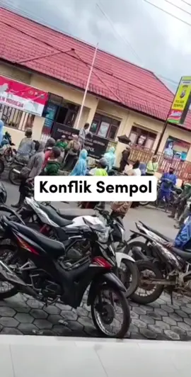 BREAKING! Kericuhan di Polsek Ijen, Kapolsek diduga diarak massa. #jmsi #bondowoso #ricuh #sempol #fyp 