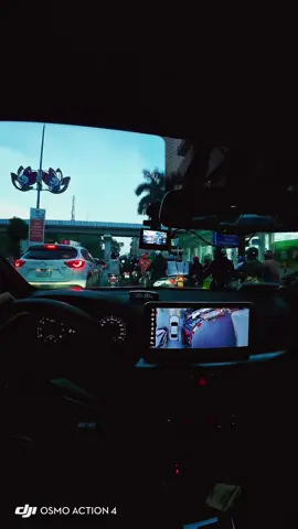 Thứ 2 đầu tuần, trên đường đi giao con xe Cerato 2.0 full kịch cho khách, giá 750/ngày. 