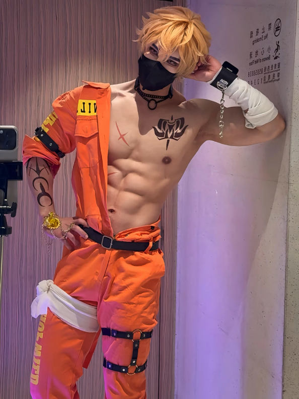 认识的和自首有什么区别 #新世界狂欢 #昆西cos #新世界狂欢昆西 #宽肩窄腰 #纯狱风 