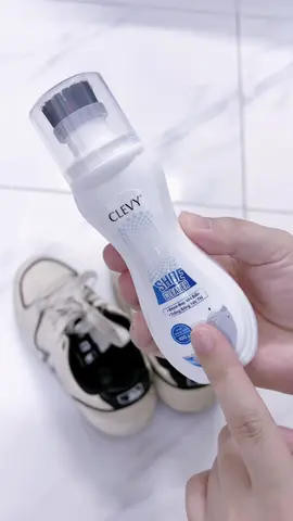 Giày sạch bong chỉ mất vài phút #taygiayclevy #taytranggiay #taydanang #clevy 