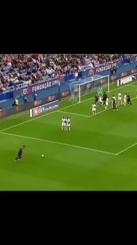 вот вам и «зависимость» Португалии от Роналду. Правильно ее нет. Гонсалу Рамуш намного лучше смотрится чем Криш #роналду #футбол #мем #португалия #армения #реал #реалмадрид #мю #ювентус #псж #барселона #чм #лч 