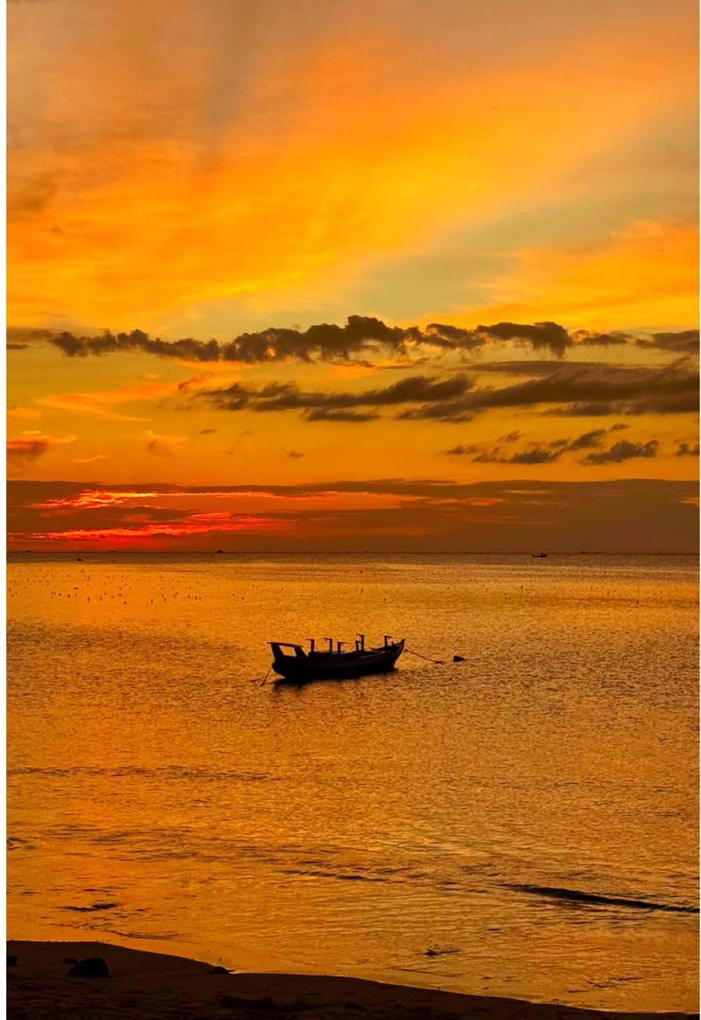 📍 Sunset Pantai Pasir Panjang, Kota Kupang - NTT —————————————- #nyonggalang #galangjourney #galangexplorentt #wisatantt #sunsetntt 