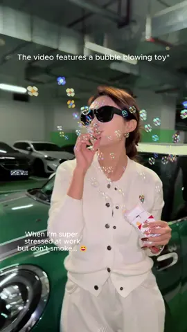 The video features a bubble blowing toy 🫧 #stress #StressRelief #stressrelieftoys #toys #bubble 