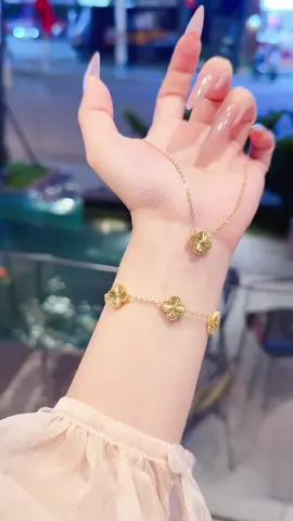 Lấp lánh nhẹ nhàng 4 lá cắt máy size mi nhon #daychuyen4la #trangsuctitan #trangsucdep #trangsuc #ladybossaccessories 