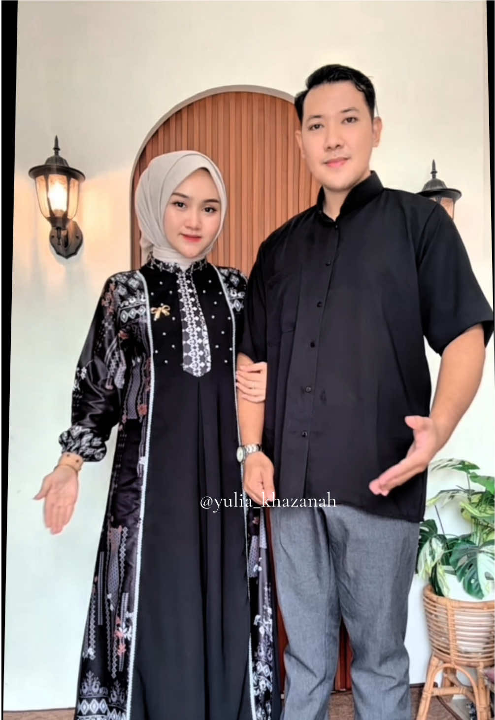 Ada yang baru nih bunda bunda 🥰🥰🥰🥰#sarimbit#sarimbitkeluarga #sarimbitlebaran #gamislebaran #ootdfashion 