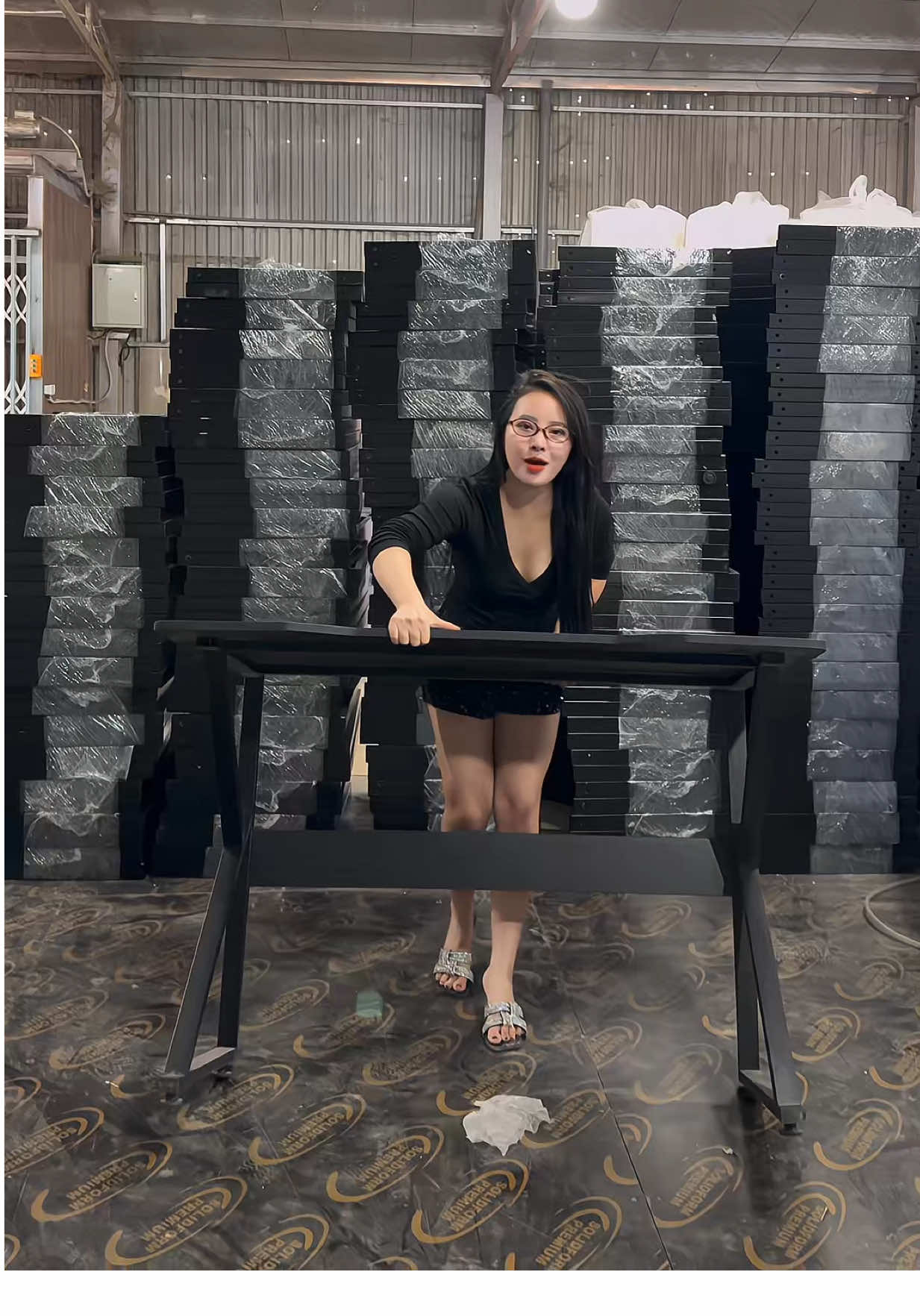 Mua bàn tại kho #banlamviec #banhoc #bàn 