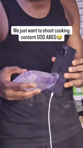 Omo the struggle… the phone just Dey hot 😂😂😂 I think I need a camera 😂 #akinrombitomiwa #contentcreator #foodcontent #mobilevideography 