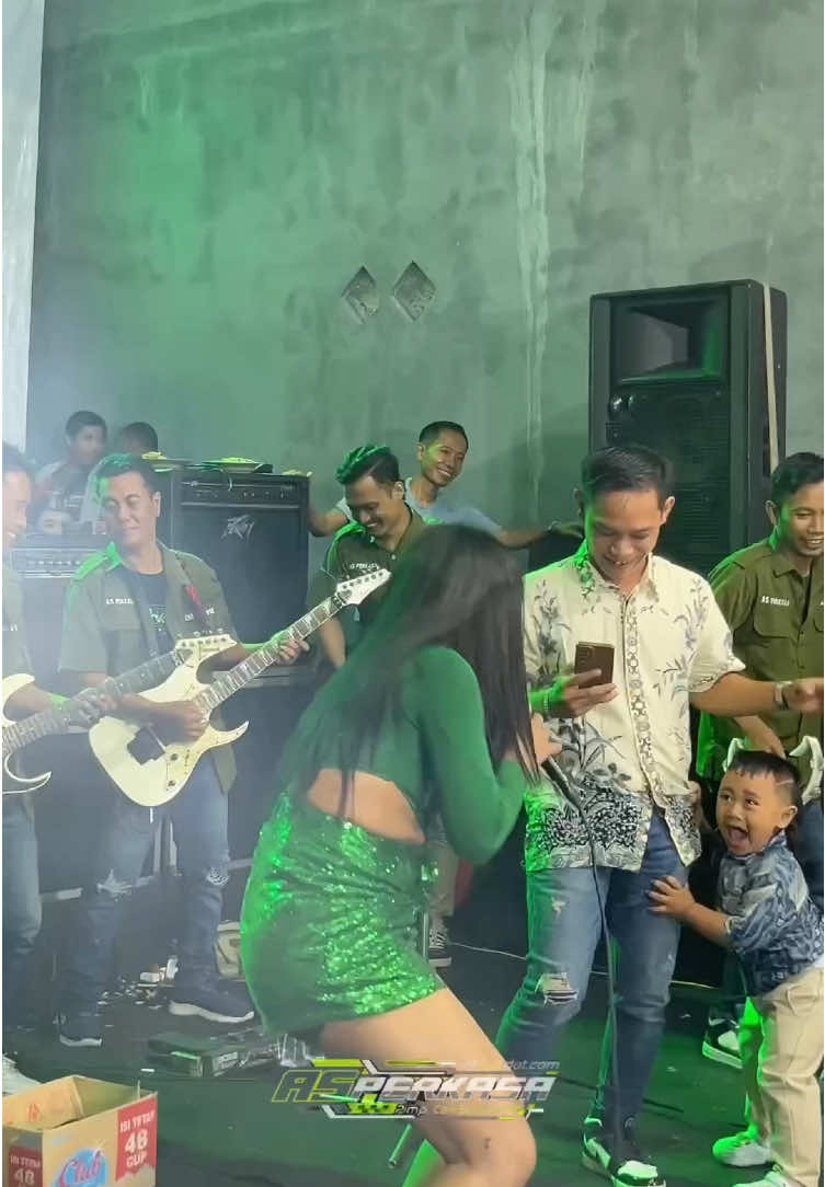 Onok ae gebrakane cece iki😭 #asperkasa #jhandut #dangdut #vikivida @Vikifida21 