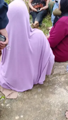 betapa ngilunya hati ini mendengar cerita para pengungsi yg lari tunggang langgang lewat hutan untuk menghindari longsor 🥹 #longsor #banjarnegara 