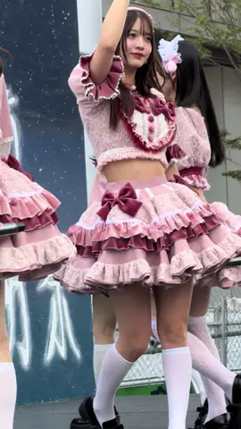 黒嵜菜々子(Root mimi) (学園祭で可愛いアイドル発見カメラ📷) 2025年11月2日(日) 🎪明治大学 生田キャンパス メインステージ🎙️ ｢第25回 ｣ アイドルフェス『MIF』🎙️ Root mimiの兼任プロデューサー🧛‍♀️黒嵜菜々子さん❤️ジャイアンツファンとしても有名な菜々子さん👧🏻姿をゲットしたので是非ご覧になって下さい♪ @黒嵜菜々子  #黒嵜菜々子 #Rootmimi #明治大学生田キャンパス #学園祭 #明治大学生明祭