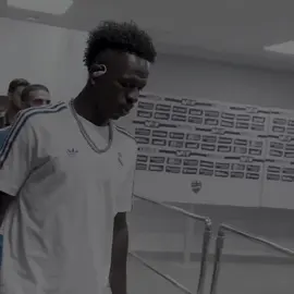 يوم ورا يوم😂💔 #فينيسيوس #ريال_مدريد  #اغاني_عراقيه #fyp 