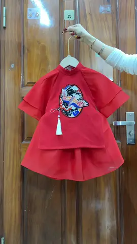 Áo dài cho bé gái #tiemmeken #thoitrangtreem #aodaitetchobe #aodaichobe #aodaibegai 