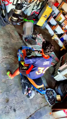 #الشعب_الصيني_ماله_حل😂😂🙋🏻‍♂️ مساحه المحل زغيره 😅😂