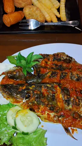 Mentahan video kuliner di k'bon cafe,,  Dinner bareng,, Ambil aja buat bahan story,,  #kuliner #makanan #dinner #dinnertime #FoodLover 