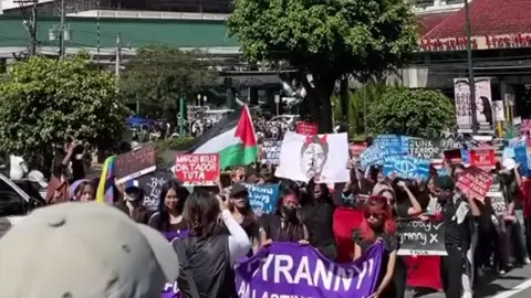 𝐏𝐮𝐧𝐢𝐭𝐢𝐧 𝐚𝐧𝐠 𝐓𝐚𝐧𝐢𝐤𝐚𝐥𝐚: 𝐓𝐢𝐧𝐢𝐠 𝐧𝐠 𝐊𝐚𝐛𝐚𝐭𝐚𝐚𝐧 𝐋𝐚𝐛𝐚𝐧 𝐬𝐚 𝐊𝐚𝐭𝐢𝐰𝐚𝐥𝐢𝐚𝐧 Sa bawat lihim na paghakbang ng anino sa palasyo ng kapangyarihan, unti-unting binabaha ng katiwalian ang lupa ng kinabukasan. Ngunit sa gitna ng karimlan, may mga mumunting apoy na nag-aalab. Hindi pa man ganap na nagliliyab, ngunit handa ng silaban ang dilim. Kabataan, tayo ang alab na hindi nila mabibili, ang lupa na hindi nila mababaha!  Kung mananatili tayong tahimik, tayo rin ang kusang magpaparam sa liwanag. Kung hindi ngayon, kailan pa? Kaya’t tumindig, kumilos, at hayaang ang ating tinig ang maging ilaw at baha sa paglantad ng katotohanan.  𝐊𝐀𝐁𝐀𝐓𝐀𝐀𝐍, 𝐭𝐚𝐲𝐨 𝐚𝐧𝐠 𝐏𝐀𝐆-𝐀𝐒𝐀 𝐧𝐠 𝐁𝐀𝐘𝐀𝐍.  Taos-puso po kaming nagpapasalamat kina Ginoong JC Vince M. Somebang at Binibini Cleoane Mercado sa kanilang hindi matatawarang paggabay at malawak na kaalaman na nagsilbing ilaw at inspirasyon sa kabuuan ng proyektong ito.  Lider:  Kayecie Louisse Diwas  Kat E'lav (Katrina Vale)      Mga Miyembro: 1. Jasper Bag-oyen  2. Jhyruskharl Geneza  3. Gabriel Emmanuel Arcangel Mallare  4. Dean Mamaril  5. Muelle Andrei Rebolledo  6. Jan Kalvin Saspa  7. Kaycee Isnada (Cecile Donggayen) 8. Kristine Marcelo Morados  9. Kiyah Sab  (Remielle Sabado) 10. Shane Ubongen  Baitang at Seksyon: 10 - St. Peter  Guro: JC Vince Mercado Somebang  #KabataanAngPagAsaNgBayan #IAmAgainstCorruption  #PilipinoAko  #TindigKabataan  #EndCorruptionNow   Copyright Disclaimer Under Section 107 of the Copyright Act 1976: Allowance is made for “fair use” for purposes such as criticism, comment, news reporting, teaching, scholarship, and research. Fair use is a use permitted by copyright statute that might otherwise be infringing. Non-profit, educational, or personal use tips the balance in favor of fair use. All video clips, music, images, and other copyrighted materials used in the making of this documentary are utilized for educational and commentary purposes only, and no copyright infringement is intended.