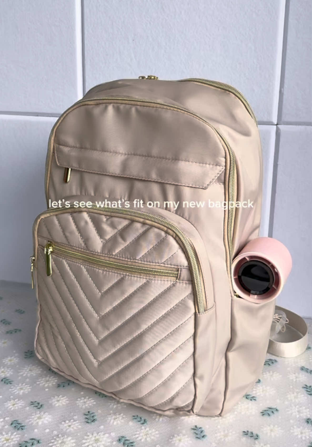 what’s fit on my new bagpack #bagpack #bagpackforwomen #studentsbackpack #schoolbagpack #CapCut 