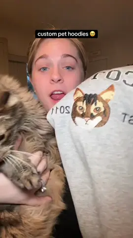 ❤️❤️Custom pet portrait with its name on a hoodie – it's absolutely adorable!#giftideas #doglover #catlover #PetsOfTikTok #dogsoftiktok 