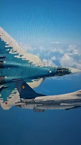 пилот Су-57 напугал пилота НАТО F-16 #fighterjet #su57 #airforce #airplane #NATO 