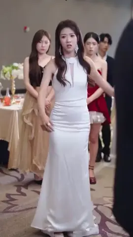 Cô gái bị gia tộc đối xử cong thua kẻ hầu, nhunge từ giờ trở đi cô đã có thêm chàng trai sẵn sàng vì cô mà đòi lại công lý#phimtrungquocngan #phimhaymoingay #reviewphim #xuhuong 