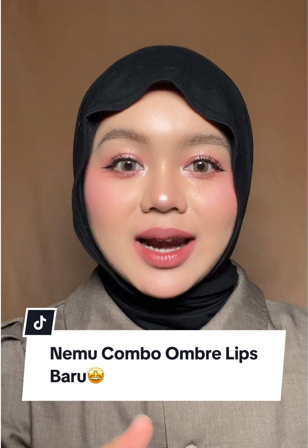 Paling suka combo ombre lips yang gradasinya ga terlalu keliatan kek gini, jadi manis bgt finishnyaa! #ombrelips