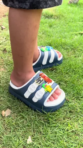 sandal anomali favorit bocil 😆 #sandalanak #sandalselopanak 