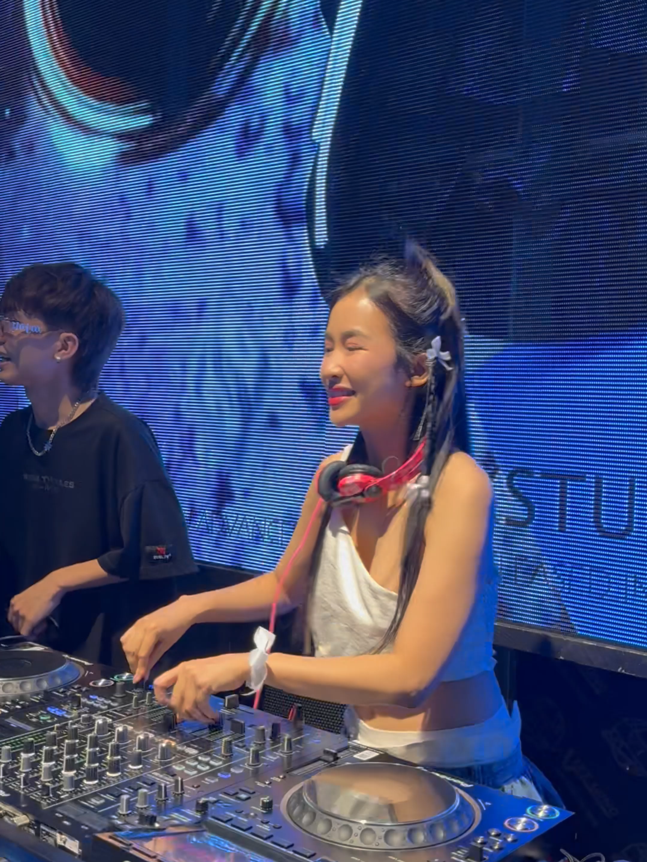 Cơn mơ màng mùi hương theo làn gió cuốn em đi #nhachaymoingay #acventertainment #trangmoon #tiktokgiaitri