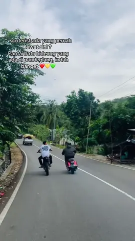 Indah banget 🌻 #vespa #pantaitanjunglesung #pandeglangbanten #fypage #scoteristindonesia 