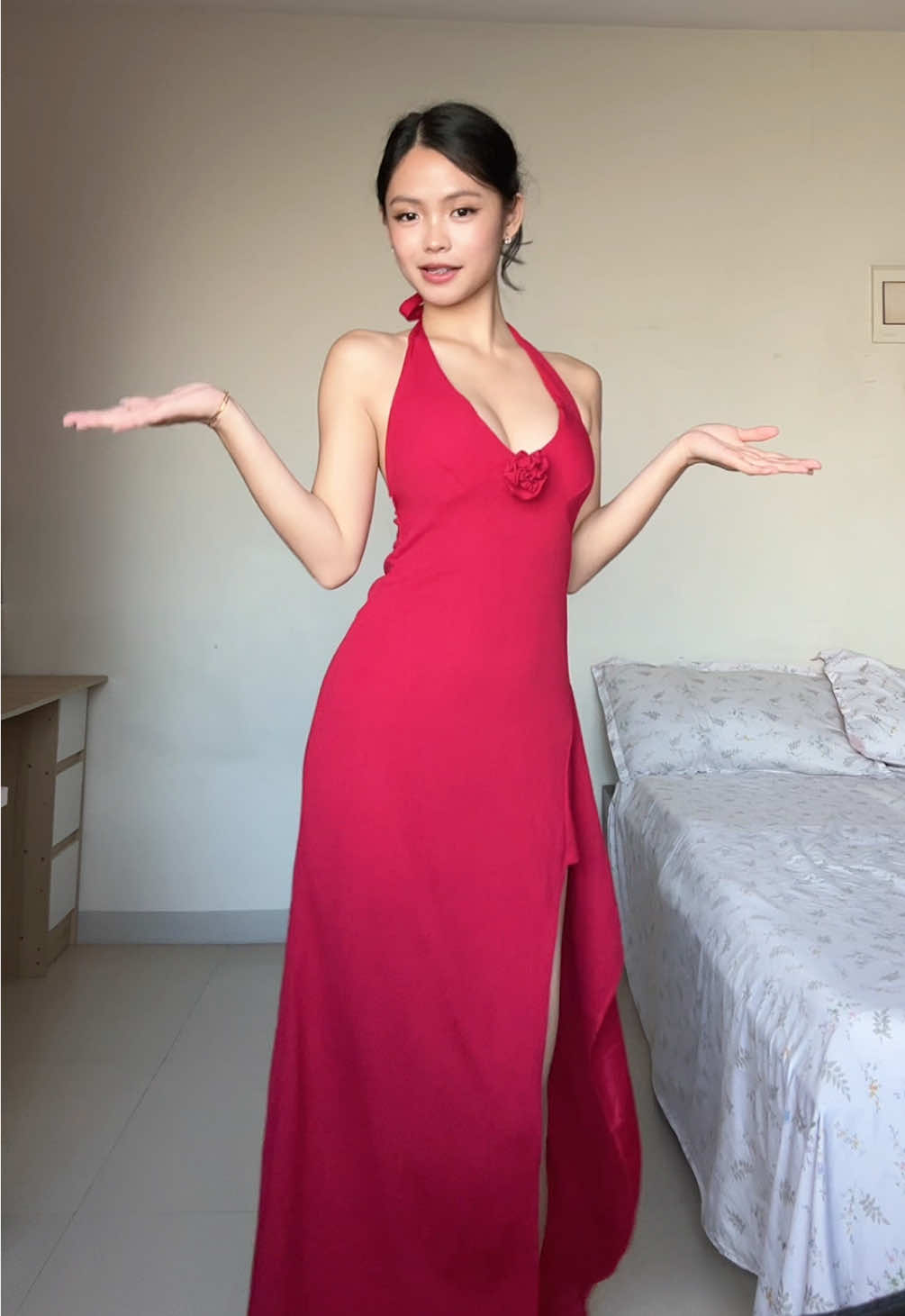 red fit seazuhn!!! #reddress #redoutfit #christmasoutfit #christmasparty #longdress 